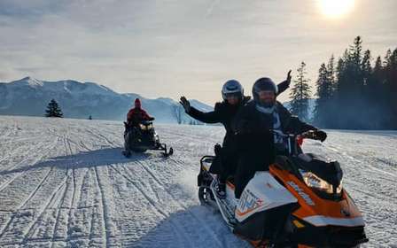Krakau: Ganztagestour Schneemobil & Thermalbäder Zakopane
