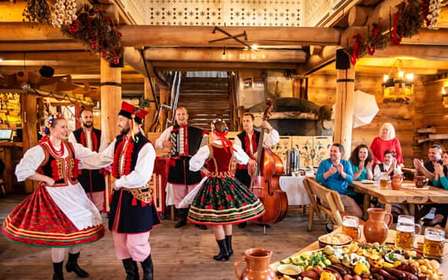 Polnisches Abendessen mit Folkloreshow bei Krakau