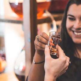 Krakau: Wodka rondleiding met gids en proeverijen van eten en drinken