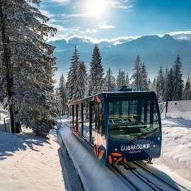 Krakau: Tour nach Zakopane mit Schneemobilen, Seilbahn & heißen Quellen