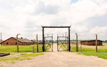 Von Krakau aus: Auschwitz-Birkenau Tour mit Transport