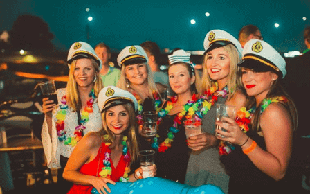 Krakau: Bootsparty mit unbegrenzten Getränken