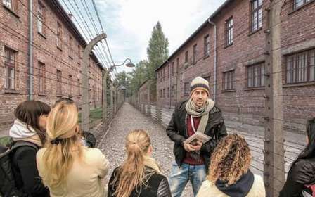 Von Krakau aus: Auschwitz-Birkenau Führung & Abholung Optionen