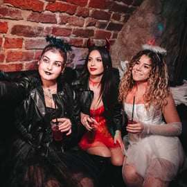 Krakau: Kneipen-/Clubtour zu Halloween + 1 Stunde unbegrenzter Alkoholkonsum
