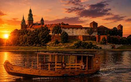 Krakau: Sonnenuntergang und Abendliche Bootsfahrt auf einem traditionellen Holzboot