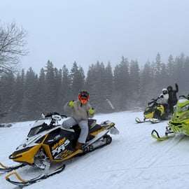 Vanuit Krakau: Sneeuwscooter & Thermale Baden Zakopane Tour