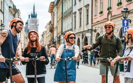 Krakau: Geführte E-Scooter Stadtführung mit Foodtastings