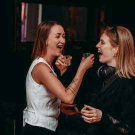 Krakau: Kneipentour am Tag mit 30 Minuten offener Bar & Karaoke