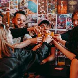 Krakau: Kneipentour am Tag mit 30 Minuten offener Bar & Karaoke