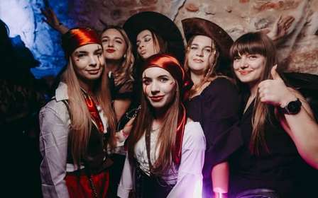 Krakau: Kneipen-/Clubtour zu Halloween + 1 Stunde unbegrenzter Alkoholkonsum