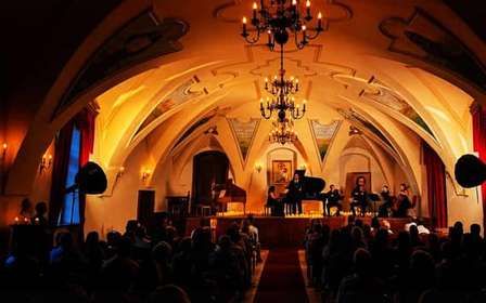 Krakau: Queen-Live-Konzert bei Kerzenschein