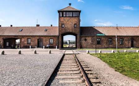 Auschwitz-Birkenau und das Salzbergwerk Wieliczka: Tagestour & Mittagessen