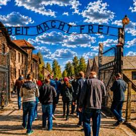 Von Krakau aus: Auschwitz-Birkenau Tagestour mit Transport
