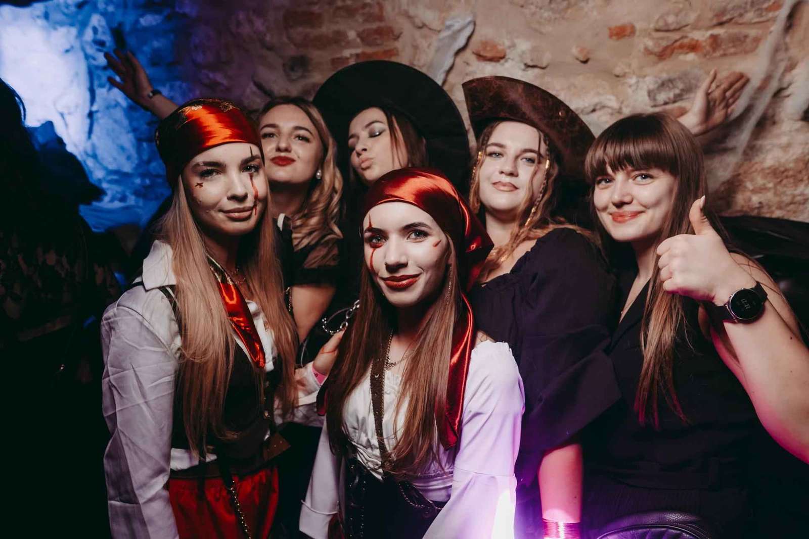 Krakau: Kneipen-/Clubtour zu Halloween + 1 Stunde unbegrenzter Alkoholkonsum